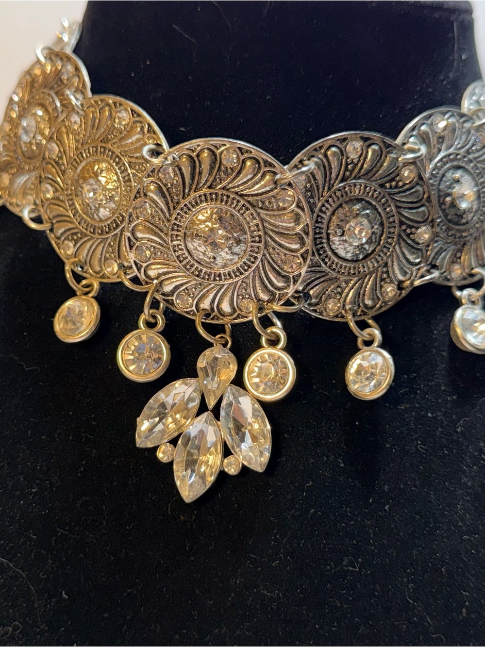 Vintage-Inspired Gold Tone Crystal Choker Necklace - Elegant Women's Jewelry